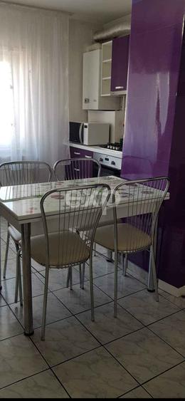 Apartament cu 3 camere decomandat în Teilor