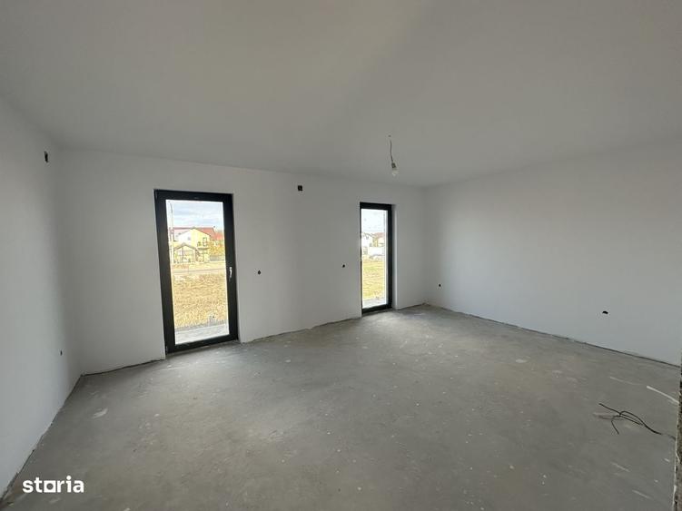 Casă cu 4 camere cu Teren 1045 Mp în Strejnicu