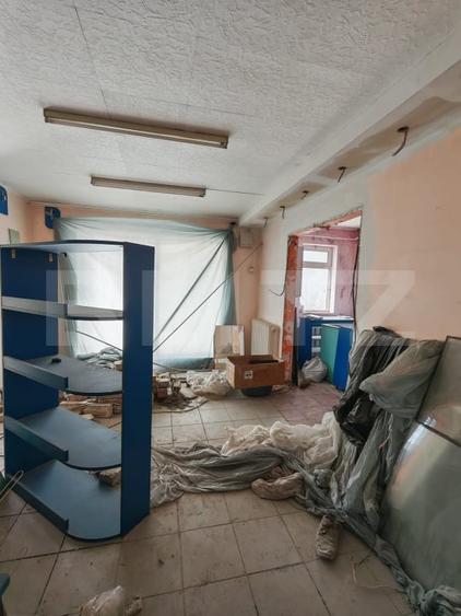 Birou, de 48.610000610352 mp, în Sud-Est