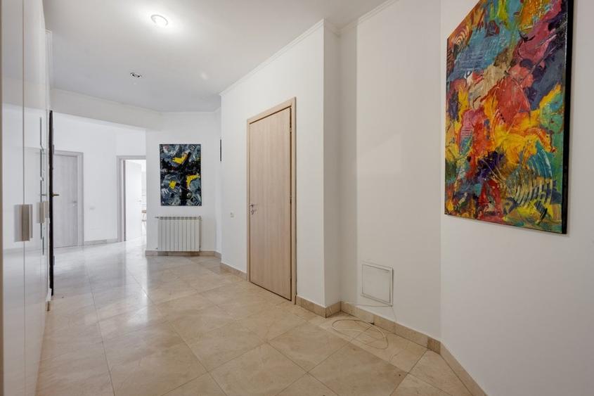 Penthouse cu 5 camere decomandat, mobilat în Herăstrău