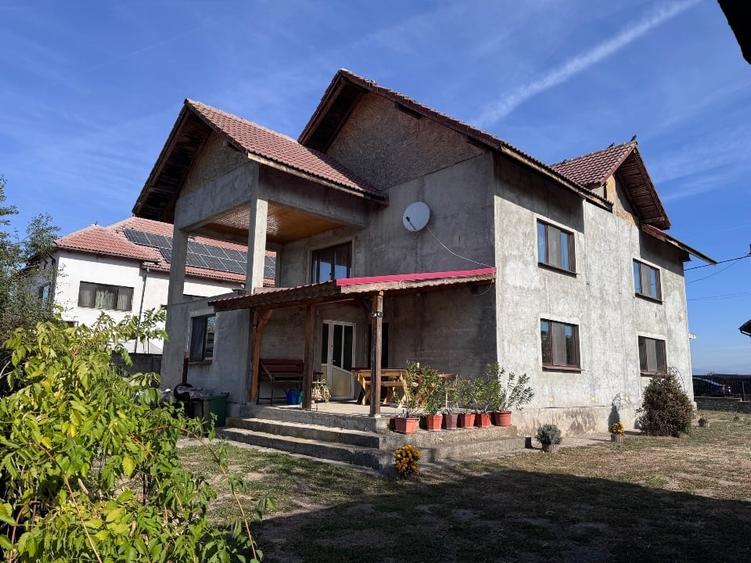 Casă individuală cu 5 camere cu Teren 2000 Mp în Câlnic