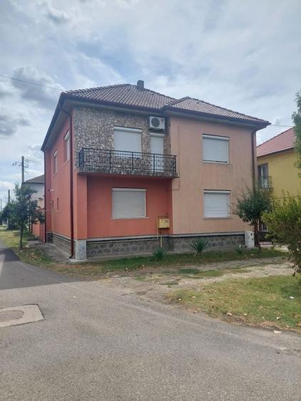 Casă cu 4 camere în Ghiroda