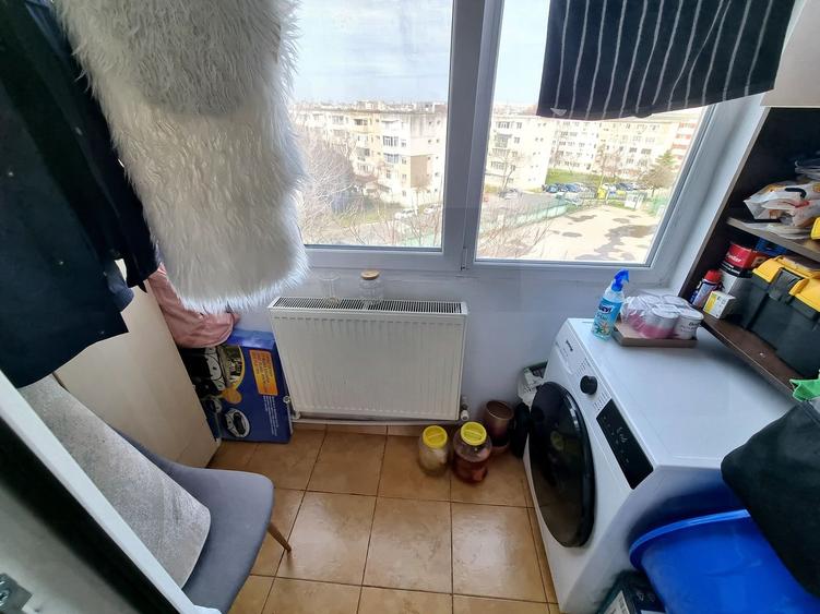 Apartament cu 3 camere semidecomandat, mobilat în Casa de Cultură