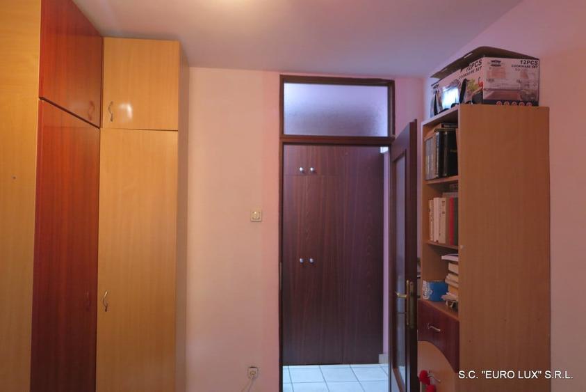 Apartament cu 4 camere semidecomandat în Micălaca