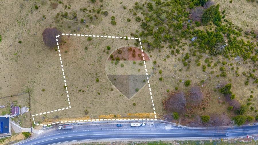 Teren agricol extravilan de 5768 mp, în Fundata