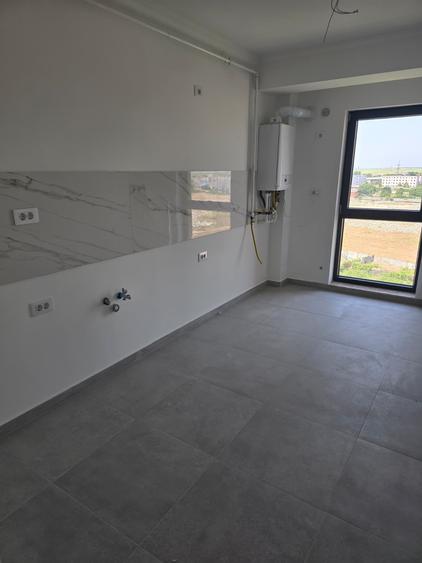 Apartament cu 3 camere decomandat în Energia