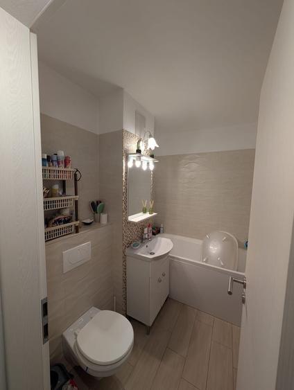 Apartament cu 3 camere decomandat, mobilat în Soarelui