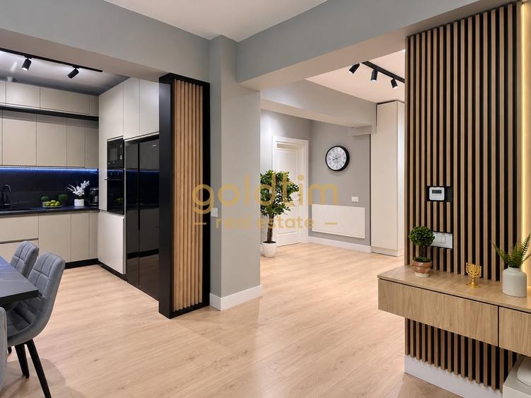 Apartament cu 4 camere semidecomandat, mobilat în Băneasa