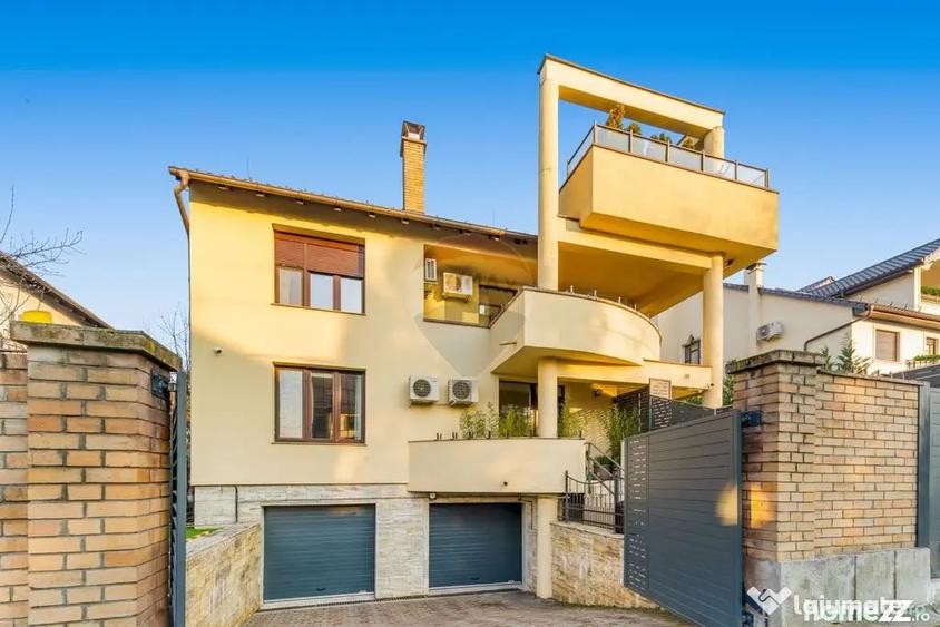 Casă cu 7 camere cu Teren 705 Mp în Central