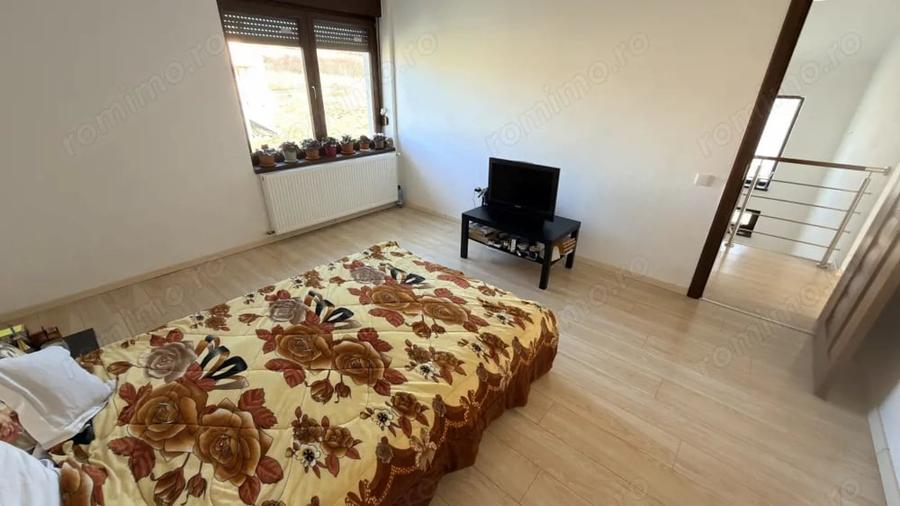 Casă cu 5 camere cu Teren 372 Mp în Broscărie