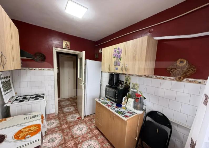 Apartament cu 3 camere semidecomandat, mobilat în Tătărași