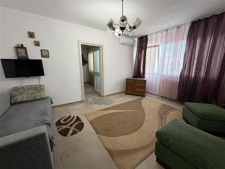 Apartament cu 2 camere nedecomandat în Podu Roș