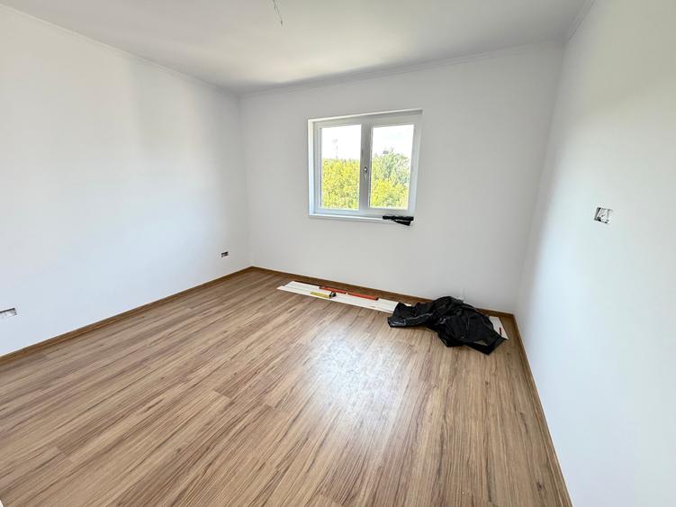 Casă individuală cu 4 camere cu Teren 400 Mp în Mărgineni