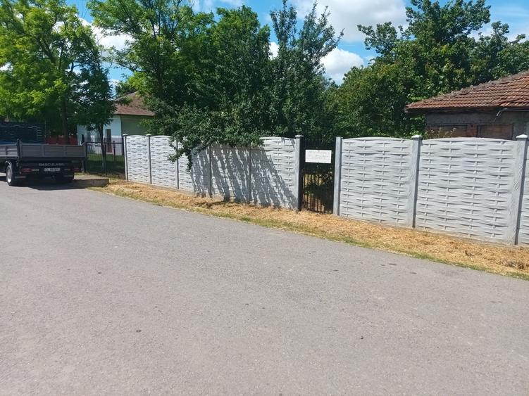 Casă cu 4 camere în Ceacu