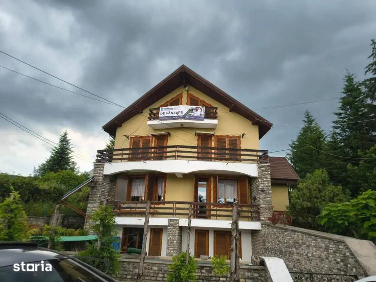 Casă cu 7 camere cu Teren 840 Mp în Central