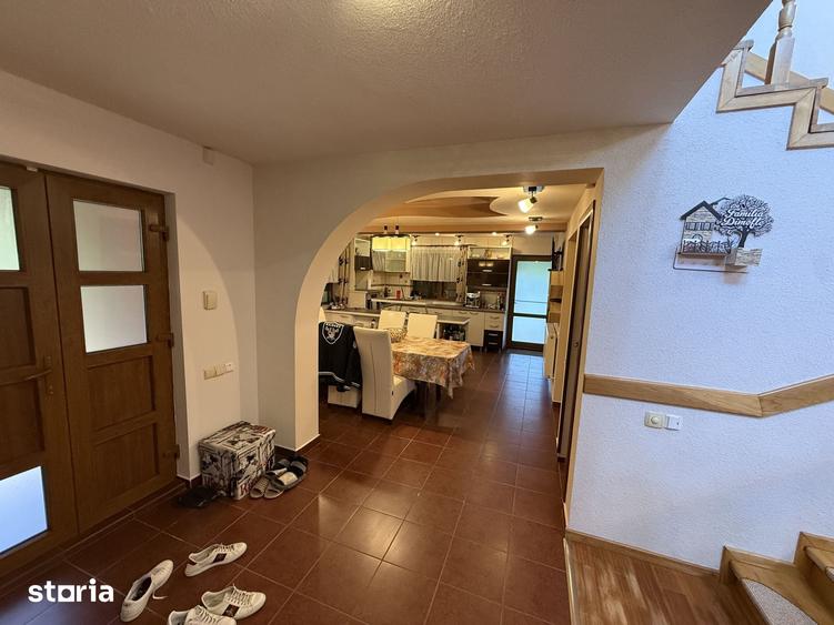 Casă cu 4 camere cu Teren 1700 Mp în Central