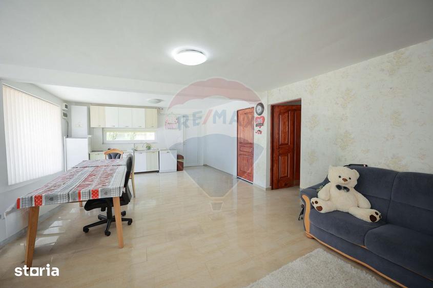 Casă cu 5 camere cu Teren 300 Mp în Sânmartin