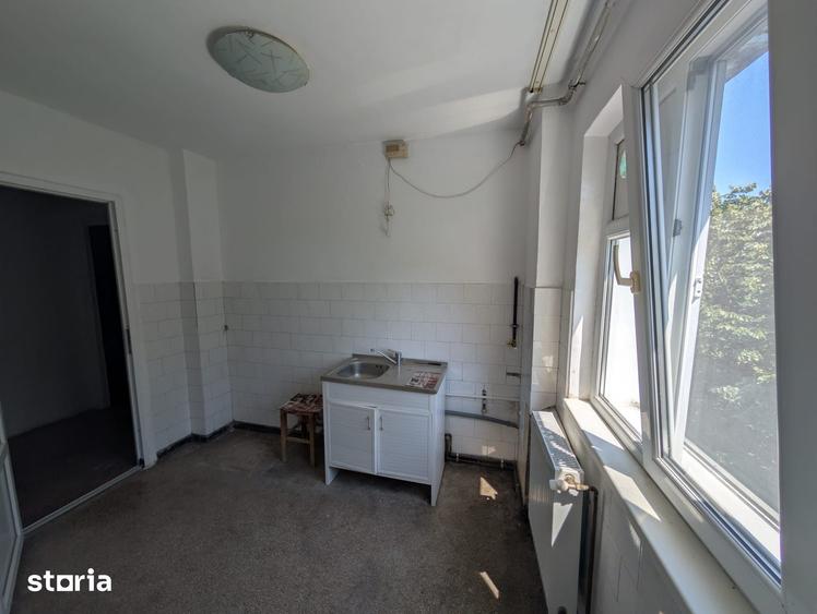 Apartament cu 3 camere decomandat în Vest