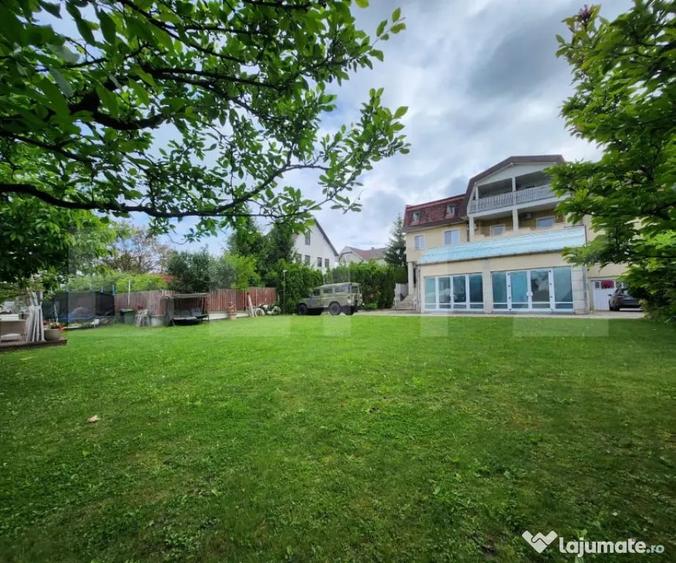 Casă cu 12 camere cu Teren 1372 Mp în Platou