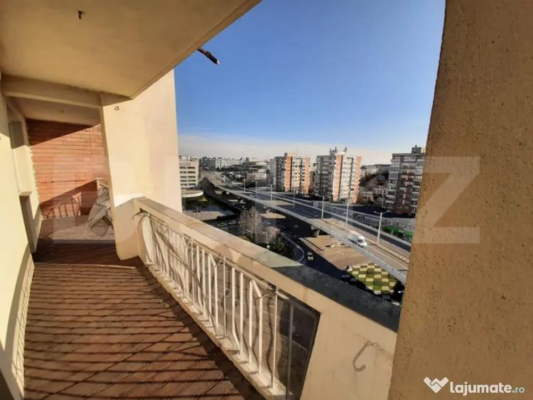Apartament cu 3 camere decomandat, mobilat în Central