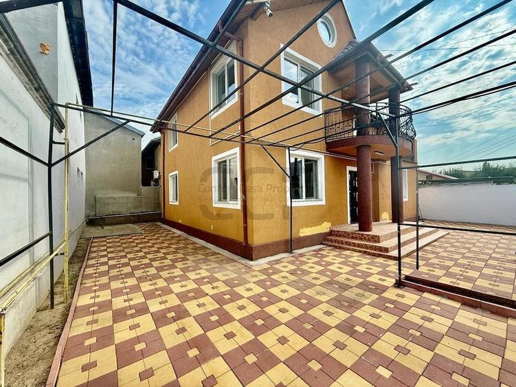 Casă cu 5 camere cu Teren 240 Mp în Apărătorii Patriei