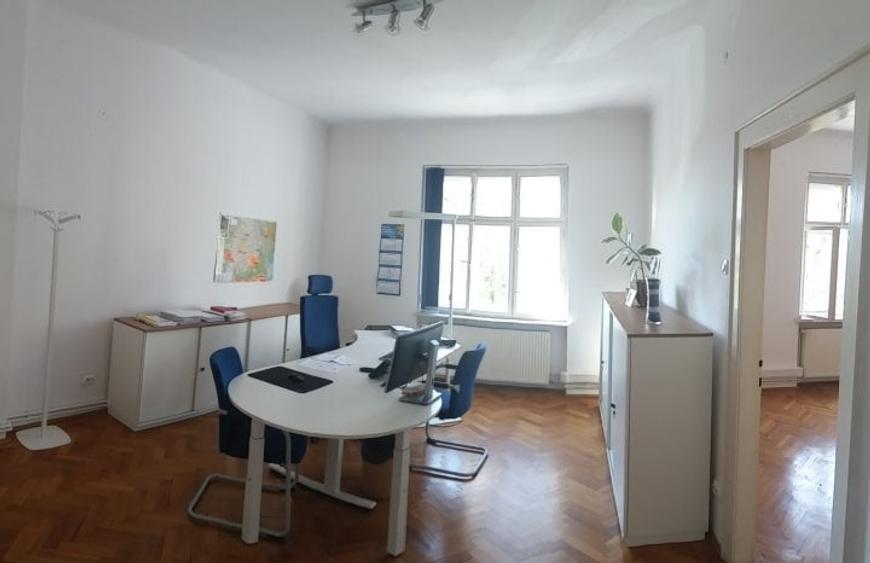 Birou, de 220 mp, în Ultracentral