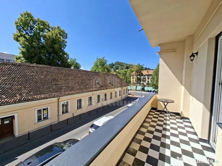 Apartament cu 3 camere semidecomandat în Schei