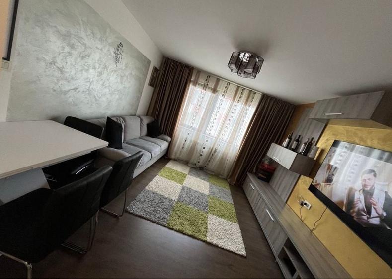 Apartament cu 3 camere decomandat în Central