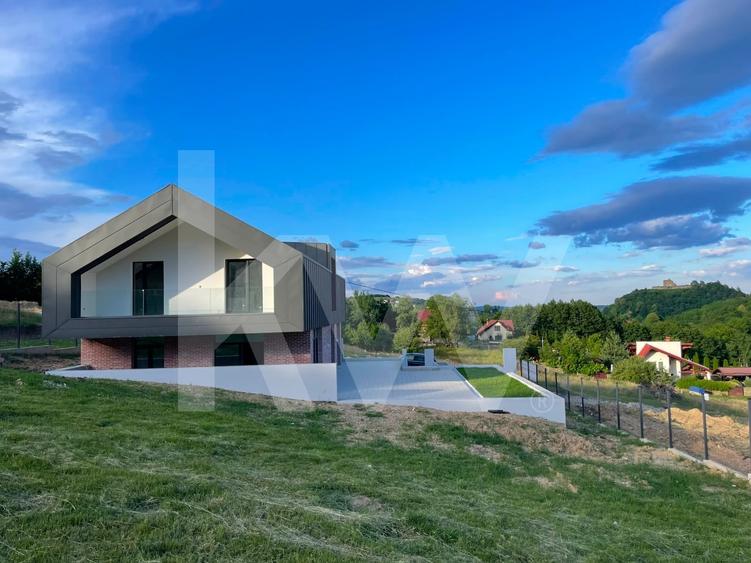 Casă individuală cu 5 camere cu Canalizare în Cisnădioara