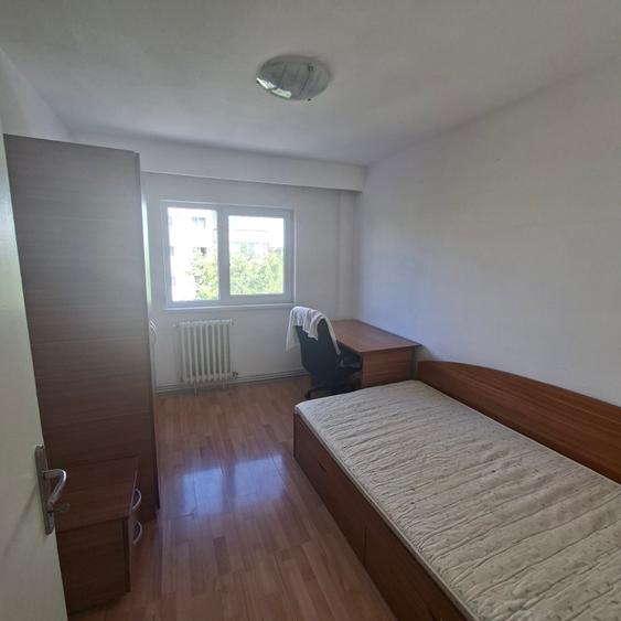 Apartament cu 4 camere decomandat în Mărăști
