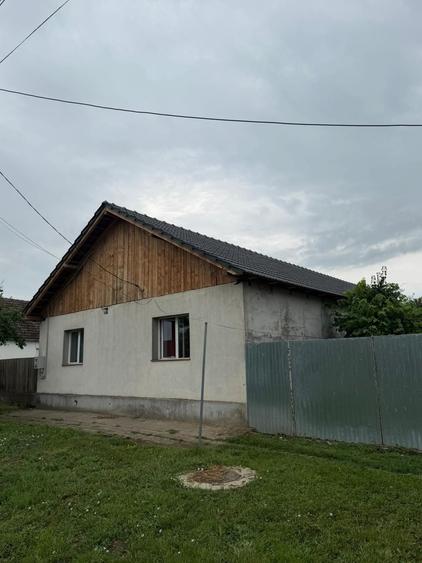 Casă cu 4 camere în Sânmartin