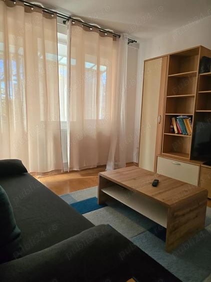 Apartament cu 3 camere semidecomandat în Medicină