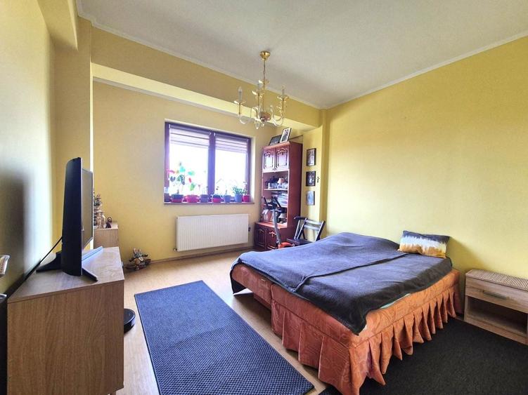 Tractoru, zonă liniștită de case, apartament spațios 3 camere cu garaj - 14