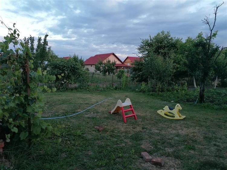 Casă individuală cu 5 camere cu Teren 500 Mp în Exterior Vest