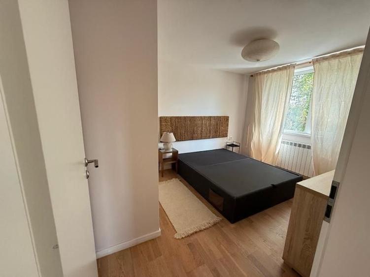 Apartament cu 3 camere semidecomandat în Cotroceni