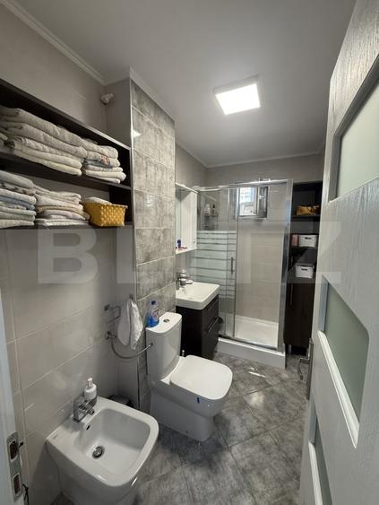 Apartament cu 4 camere decomandat, mobilat în Policlinica