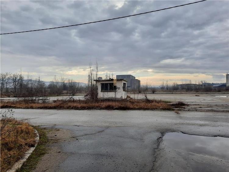 Spațiu industrial, de 20,000 mp, în Central