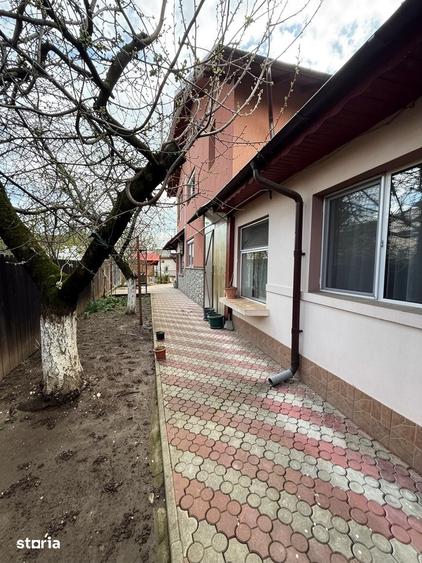 Casă cu 8 camere cu Teren 1300 Mp în Păulești