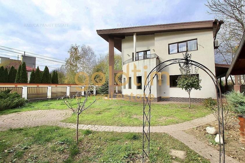 Casă individuală cu 6 camere cu Canalizare în Băneasa