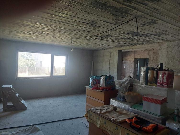 Casă cu 4 camere în Păulești