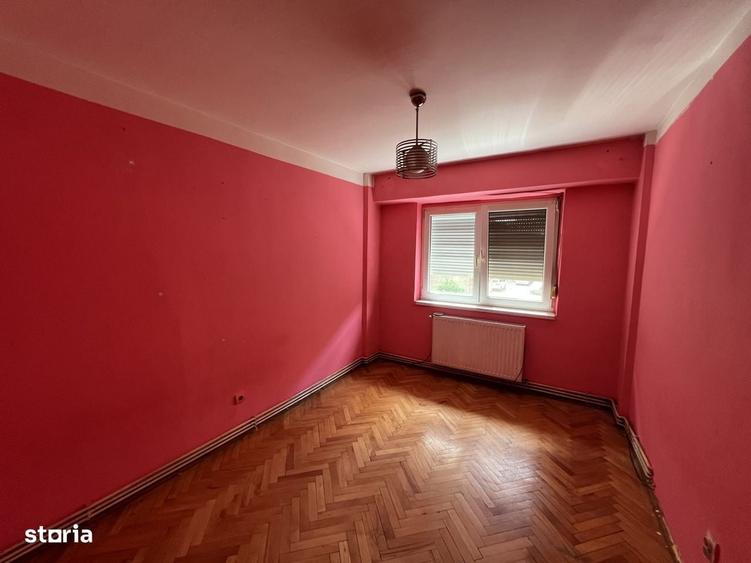 Apartament cu 4 camere în Micro 16