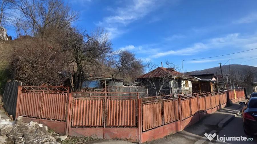 Casă cu 4 camere cu Teren 600 Mp în Central