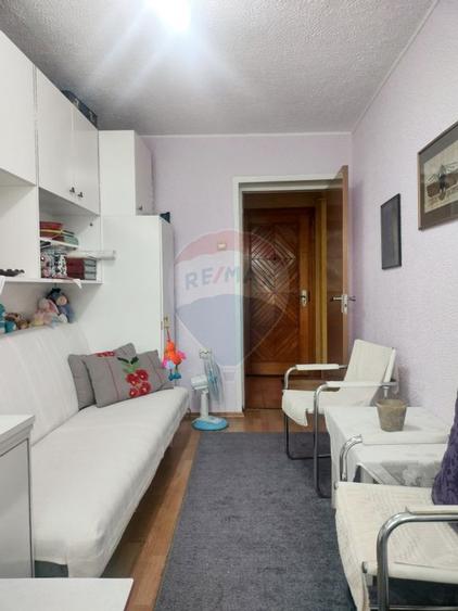 Apartament cu 3 camere decomandat în Central