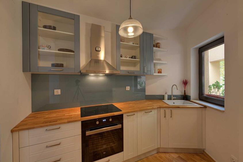 Apartament cu 2 camere semidecomandat, mobilat în Unirii