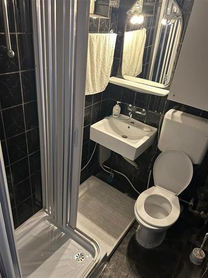 Apartament cu 3 camere semidecomandat, mobilat în Podu Roș