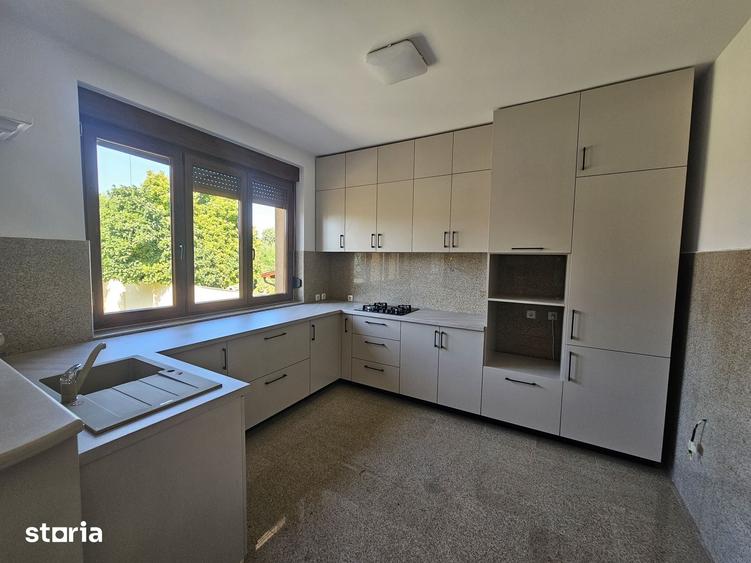 Casă cu 6 camere cu Teren 450 Mp în Central
