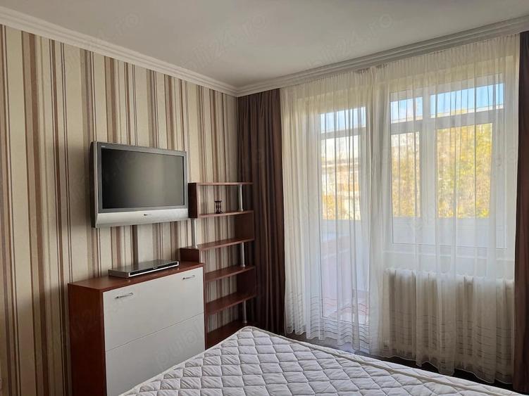 Apartament cu 3 camere semidecomandat în Rogerius