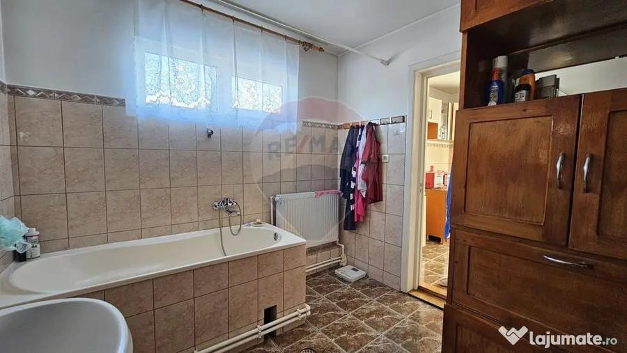 Casă cu 5 camere cu Teren 2078 Mp în Bogata