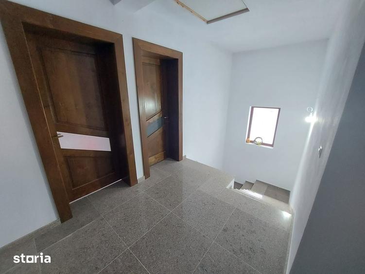 Casă cu 4 camere decomandat cu Teren 710 Mp în Poplaca
