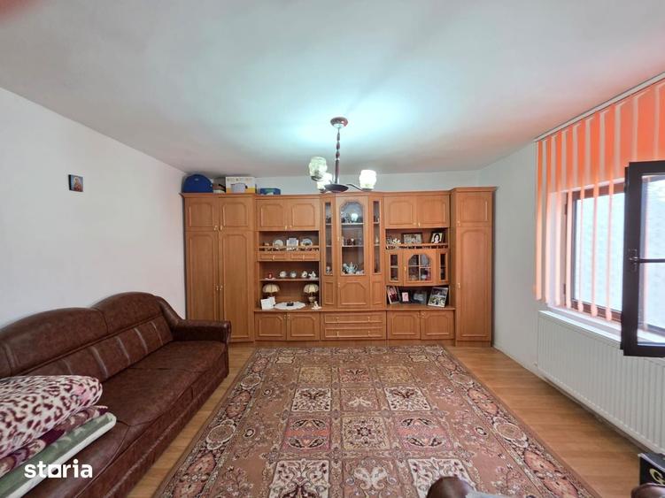 Casă cu 3 camere cu Teren 1260 Mp în Central